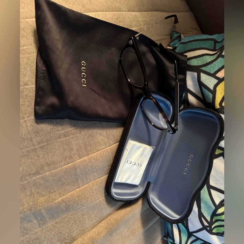 Gucci eye glasses with case